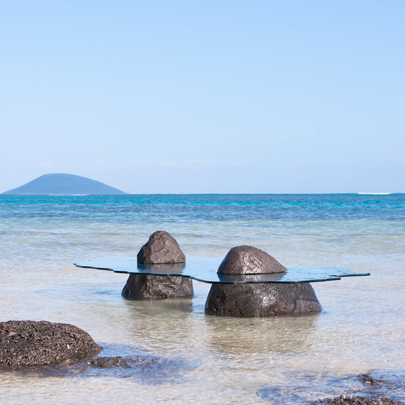 Cypraea - Ile Rodrigues low table in lava stone
