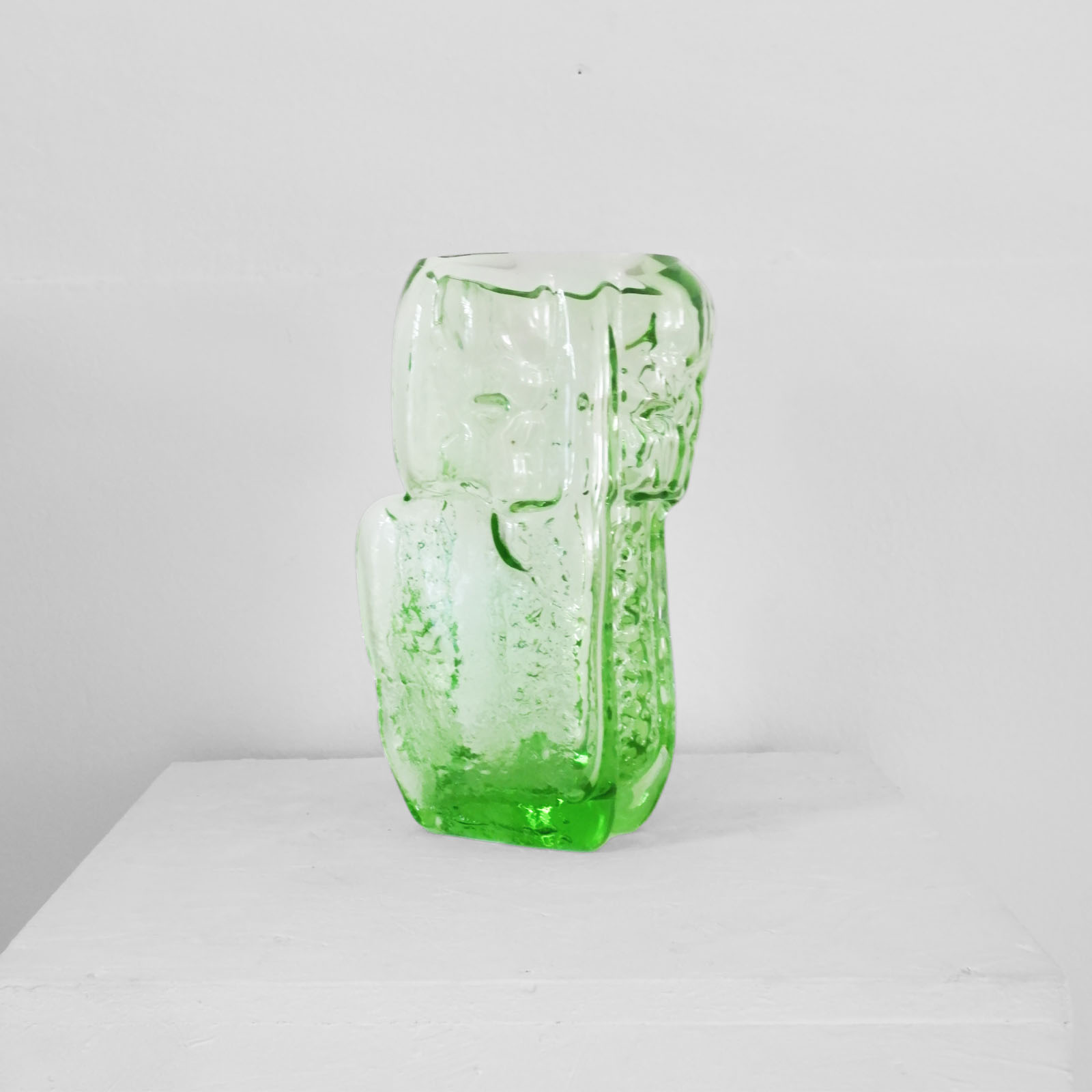 Hana Hillerova - vessel L green